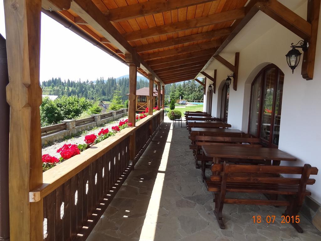 Hotel Alpenhof Pansion Slavske Esterno foto